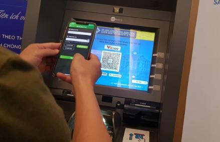 Cách rút tiền tại cây ATM